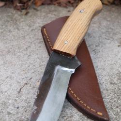 Couteau Skinner Bushcraft Chasse Lame Acier Carbone 1075 Manche Bois Olivier Etui Cuir Fabr ArtisanA
