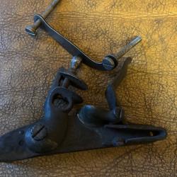 Tr&egrave;s belle platine fusil 1777 bien marqu&eacute;e &agrave; nettoyer