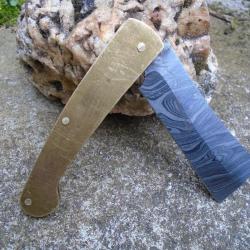 Couteau Pliant &agrave; Customiser Le Manche Lame Acier Damas 128 Couches Butcher Cran Forc&eacute; Manche Laiton