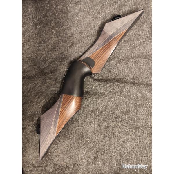 Poign�e arc traditionnel chasse marque Predator 19 pouce