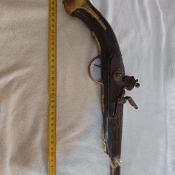 Pistolet corse &agrave; poudre du 19 ieme si&egrave;cle en mauvais &eacute;tat pour collectionneur