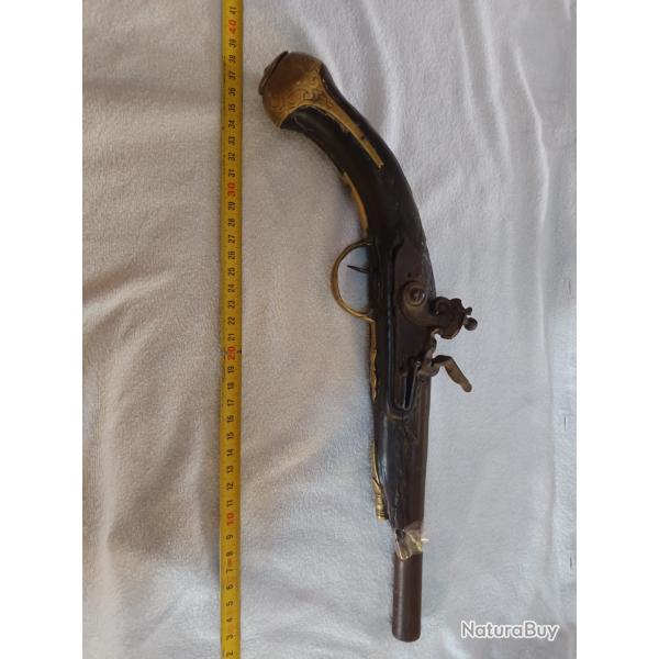Pistolet corse � poudre du 19 ieme si�cle en mauvais �tat pour collectionneur