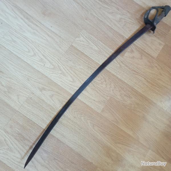 Sabre d'officier de cavalerie l�g�re mont� avec une lame premier empire de type Hussard,