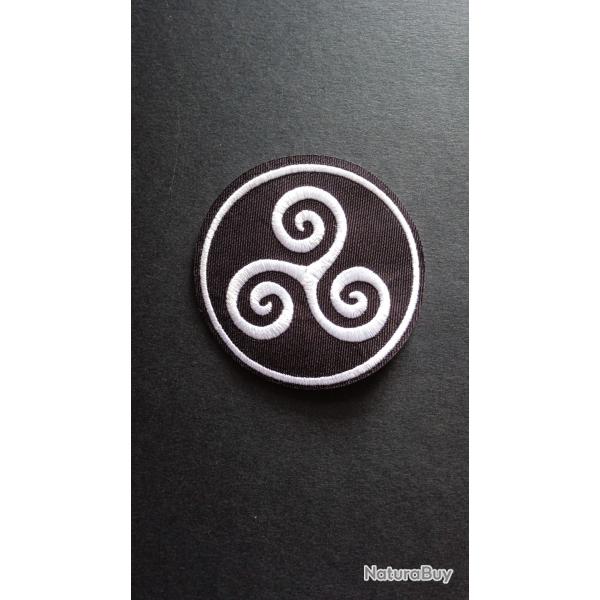 Patch Trisk�le thermocollant neuf livraison lettre verte OFFERTE