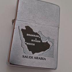 Briquet Zippo des trouves US en Arabie Saoudite. Complet et tr&egrave;s bon fonctionnement.