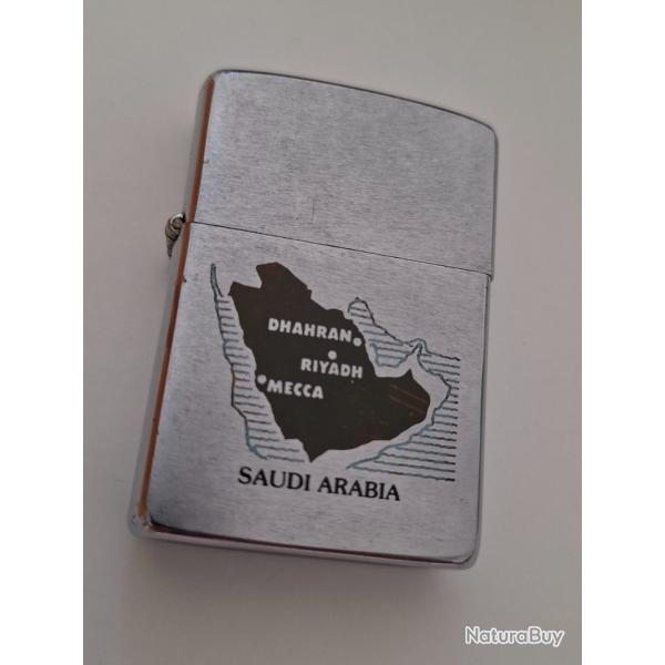 Briquet Zippo des trouves US en Arabie Saoudite. Complet et tr�s bon fonctionnement.
