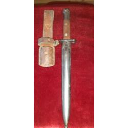 Ba&iuml;onnette MAUSER YOUGOSLAVE Produce 44 et porte fourreau .