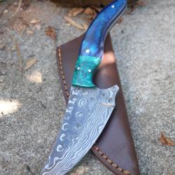 Couteau Skinner Damas Lame Upswept Acier 256 Couches Manche Bois&R&eacute;sine Etui Cuir Fabric Artisan 01