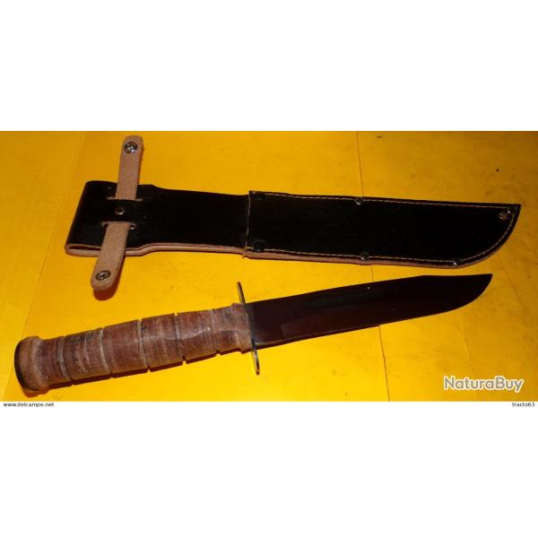 COUTEAU MILITAIRE AVEC FOURREAU EN CUIR FABRICATION JAPAN   , BON ETAT  VOIR PHOTOS . POUR TOUT RENS