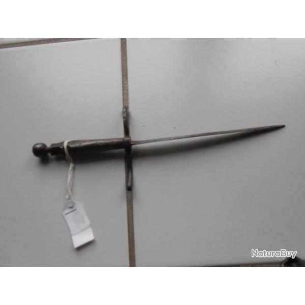 STYLET 17 eme dague de misericorde