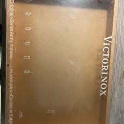 Pr&eacute;sentoir Victorinox - Boite de pr&eacute;sentation pour couteaux Victorinox, bois et plexiglass