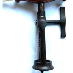 TIRE BOUCHON ANCIEN A CR&Eacute;MAILL&Egrave;RE ALLEMAND