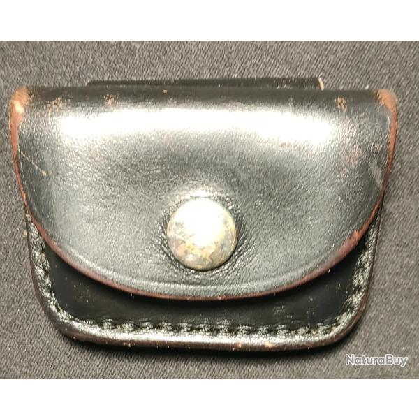 Tr�s joli et ancien �tui de ceinture en cuir pour cartouches police/gendarmerie 38/357 Magnum