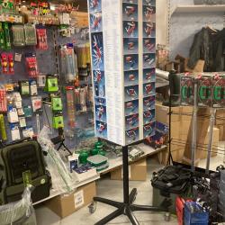 Meuble Pr&eacute;sentoir Couteaux VICTORINOX sur roulettes, grande vitrine - ref 9.6151