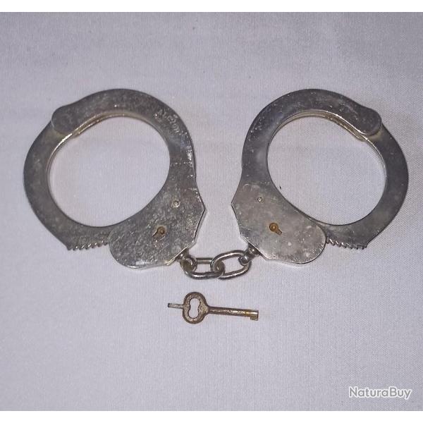 Menotte pince police Espagnol vintage