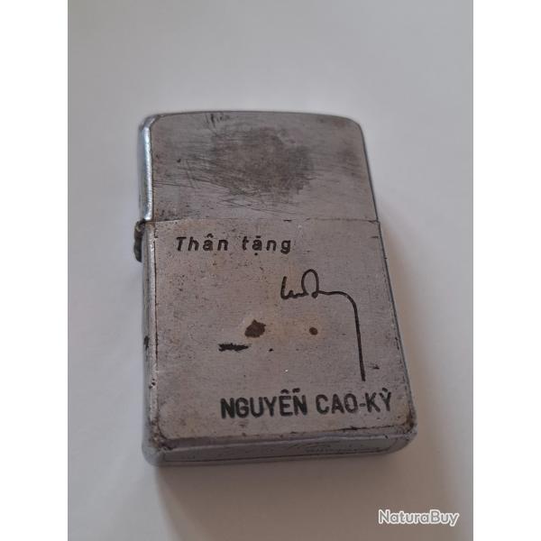 Tr�s rare briquet Zippo US code 1970 cadeau du g�n�ral Nguyen Cao-ky vice pr�sident Vietnam Sud