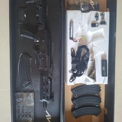 Tokyo Marui AK Storm AEG EBBR - compl&egrave;te, avec bo&icirc;te et accessoires