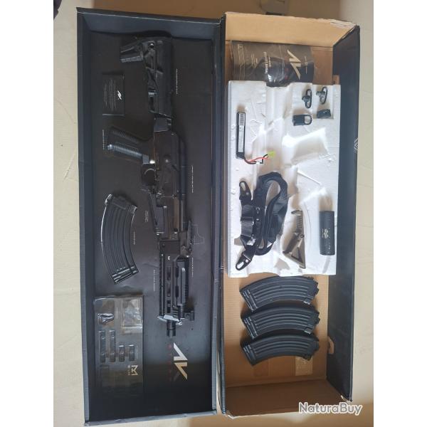 Tokyo Marui AK Storm AEG EBBR - compl�te, avec bo�te et accessoires