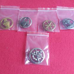 lot de 5 insignes de berets differents