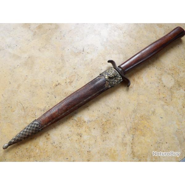 fin stylet dague vertue couteau d�fense pic couille Napol�on second Empire XIX� 19�siecle diablotin