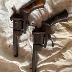 Paire de Revolvers Antiques &agrave; Broche Type Lefaucheux - XIXe Si&egrave;cle
