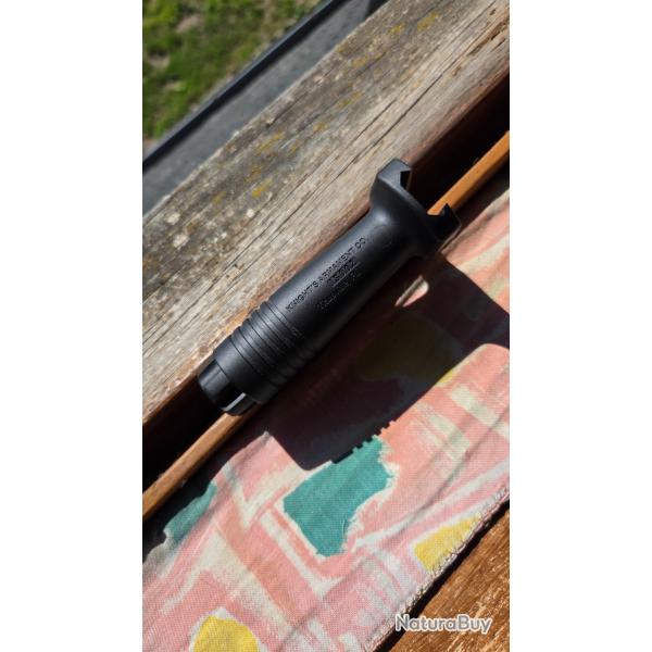 Poign�e verticale style Knight's Armament (KAC)