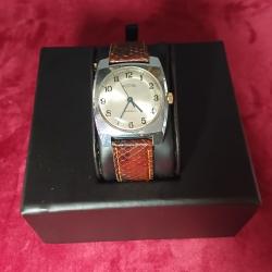 Montre m&eacute;canique vintage Vostok des ann&eacute;es 1970
