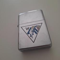 Briquet Zippo US ancien code 1978 avec insigne CVW17 &agrave; d&eacute;terminer. Tr&egrave;s beau.