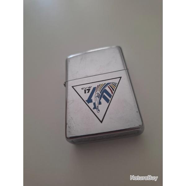 Briquet Zippo US ancien code 1978 avec insigne CVW17 � d�terminer. Tr�s beau.