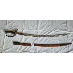 SABRE 1821 avec gravures sur la lame et son fourreau cuir a restaurer