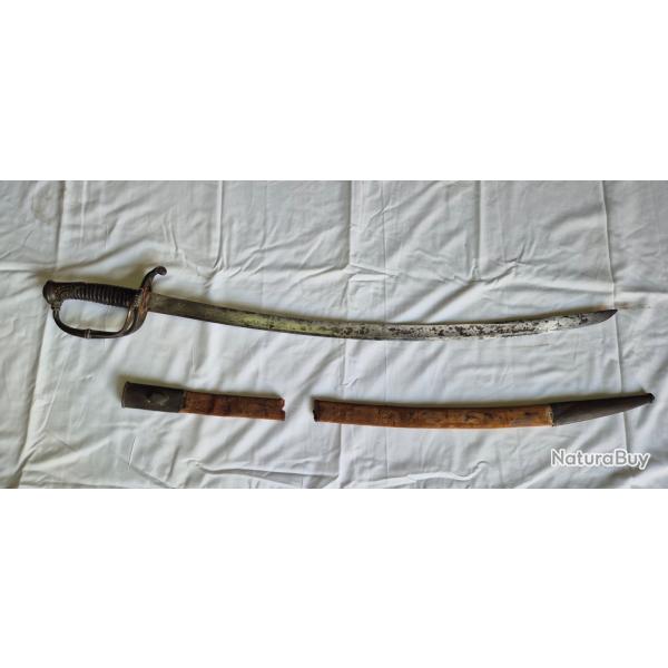 SABRE 1821 avec gravures sur la lame et son fourreau cuir a restaurer