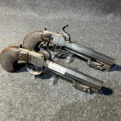 Paire de pistolets a ba&iuml;onnette XIXeme