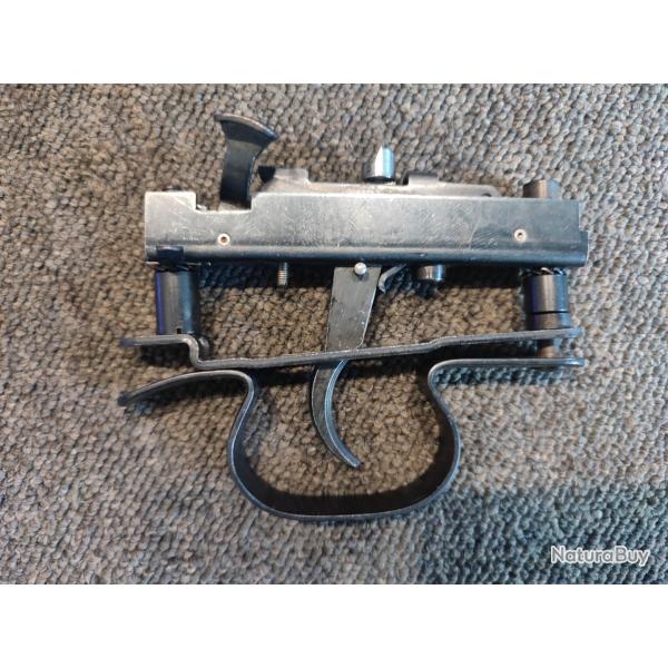 Bloc d�tente complet avec pontet et entretoise pour carabine semi auto 22Lr KRICO mod�le 260 300