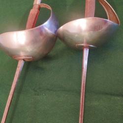 Sabres  ( paire) de escrime  sportif, ann&eacute;es 70
