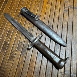 Poignard de tranch&eacute;e WW2 sur base Ba&iuml;onnette Carcano M38 - Fourreau m&eacute;tal & Plaquettes bois