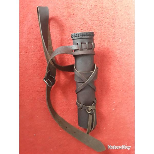 Fourreau Ep�e cuir style medieval ,behourd,reconstitution histhorique,viking ,assasins screeds