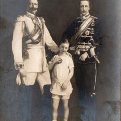 Carte postale "Drei Generationen" -N&deg;8710