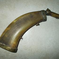 ancienne grosse poire poudre corne blonde bec verseur pivot laiton cuivre xviii xix chasse militaria