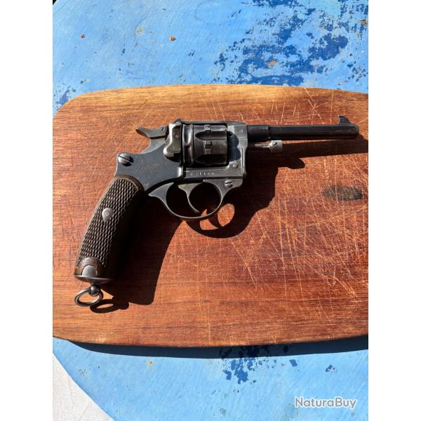 Revolver civil dit mod�le 1892 d'ordonnance fran�ais - 8mm92 - Par Lamure et Gidrol -