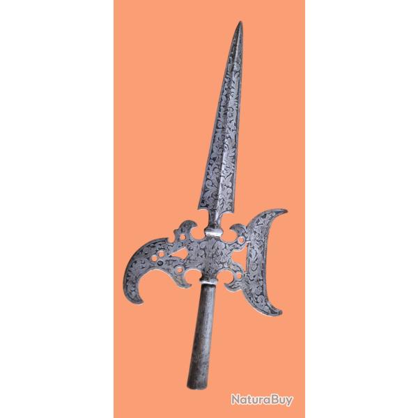 Militaria superbe fer de hallebarde d'apparat/c�r�monie XIX� grav� � d�cor de rinceaux et feuillages