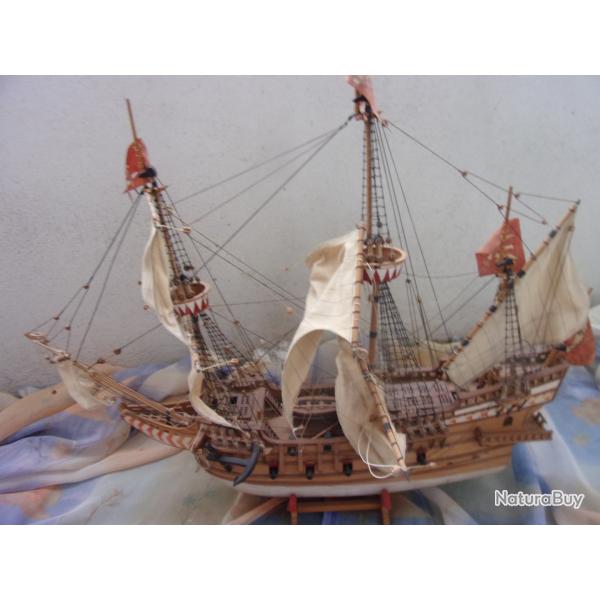 maquette de fr�gate militaire