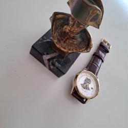 Lot de une Montre &agrave; l'effigie de Napol&eacute;on et une petite statue sur marbre