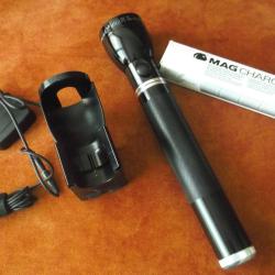 Lampe Maglite Magcharger gonfl&eacute;e LED Terralux 1000 Lumens + Accu
