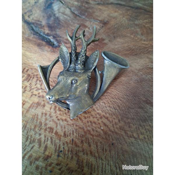 Ancienne broche de chasse - Chevreuil et cor de chasse - m�tal dor� vintage