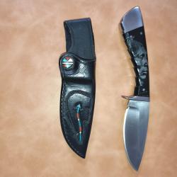Ga&euml;tan Beauchamp - Couteau d'art - Corne de buffle - Scrimshaw - &Eacute;tui cuir