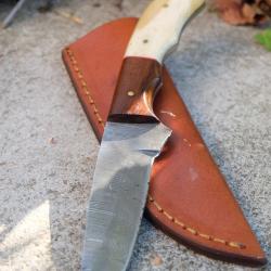 Couteau Skinner Lame Acier Damas 256 Couches Manche Os & Bois Etui Cuir Fabric Artisanale