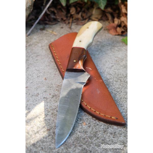 Couteau Skinner Lame Acier Damas 256 Couches Manche Os & Bois Etui Cuir Fabric Artisanale