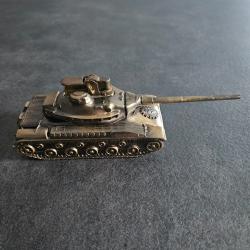 Char miniature r&eacute;plique AMX 30 porte briquet en m&eacute;tal.