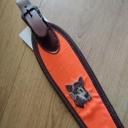 Bretelle fluo motif Sanglier.