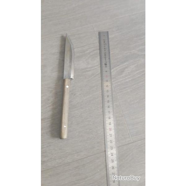 Couteau � manche en bois - lame courbe